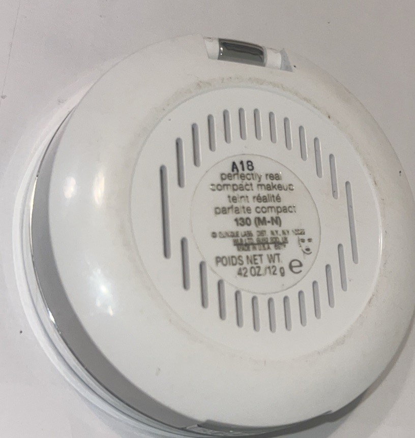 Clinique Perfectly Real Makeup Compact 130 (M-N) Boxless. HTF