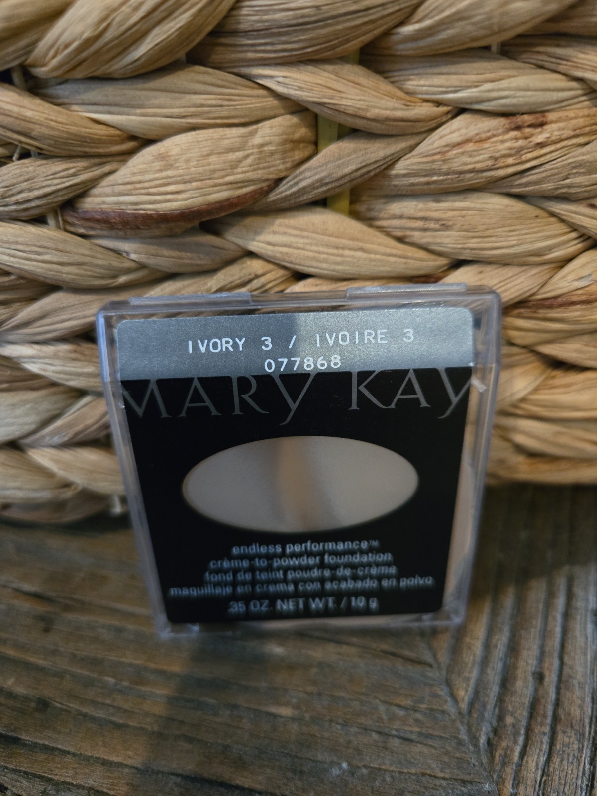 Mary Kay ” Ivory 3 “Endless Performance Creme To Powder Foundation 077868 Flaw