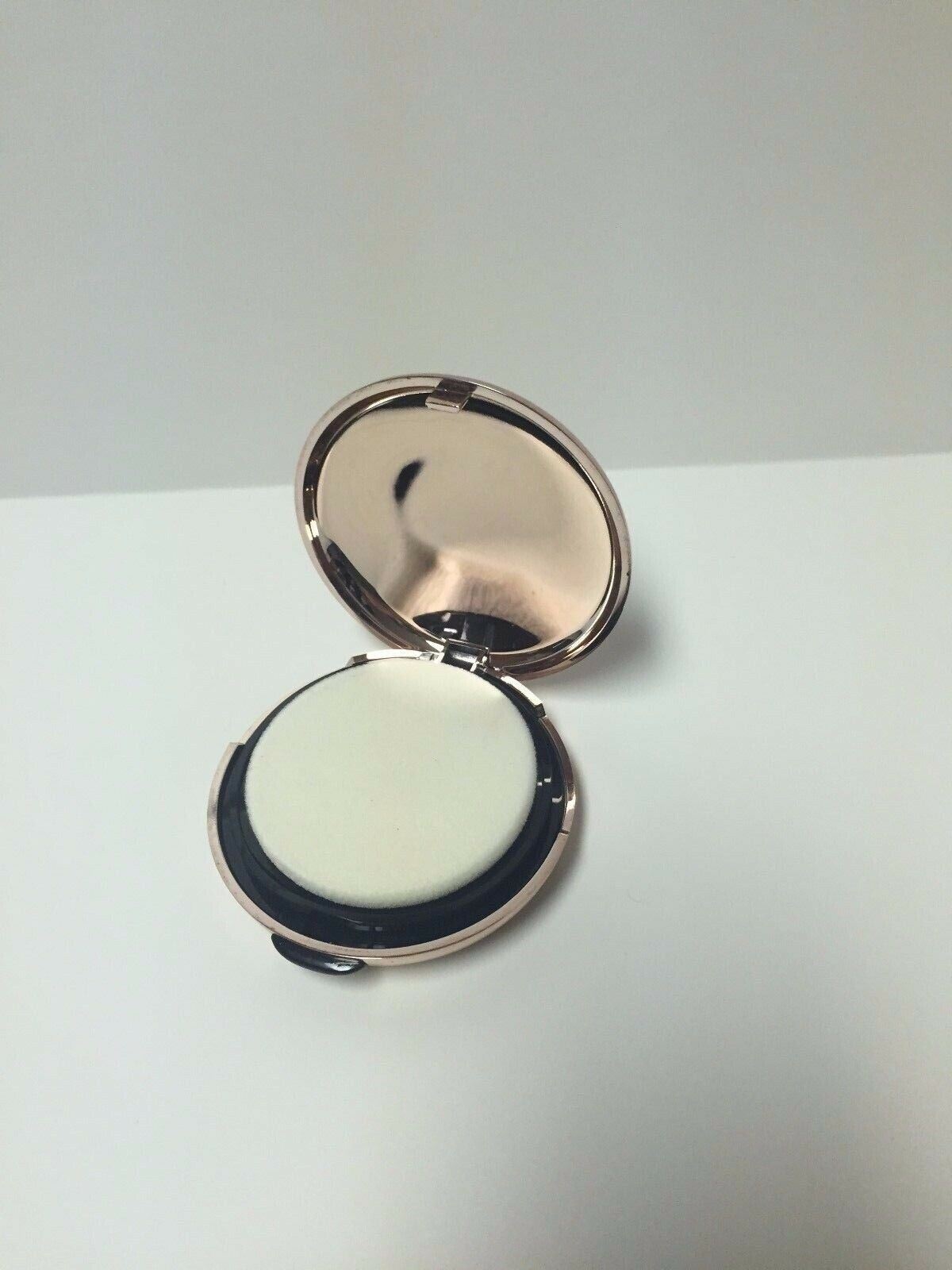 Josie Maran Argan Matchmaker Powder Foundation Light Medium – DEFECT READ