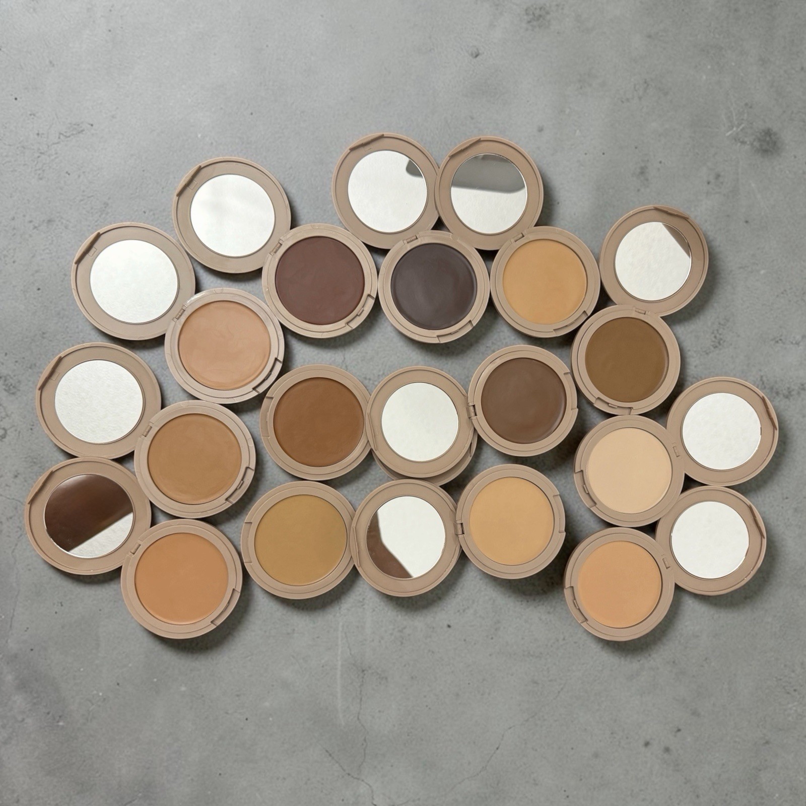 The Original No Makeup Makeup DARK Flex Shade Cream Foundation & Brush Damaged