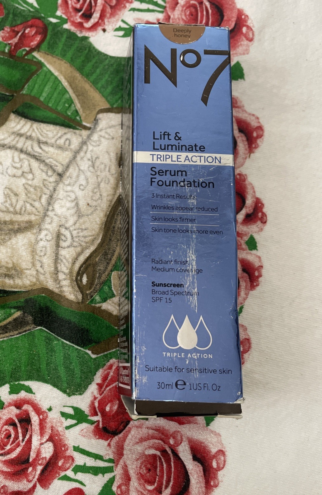 No7 Lift & Luminate DEEPLY HONEY Triple Action Serum Foundation NOS READ SEE