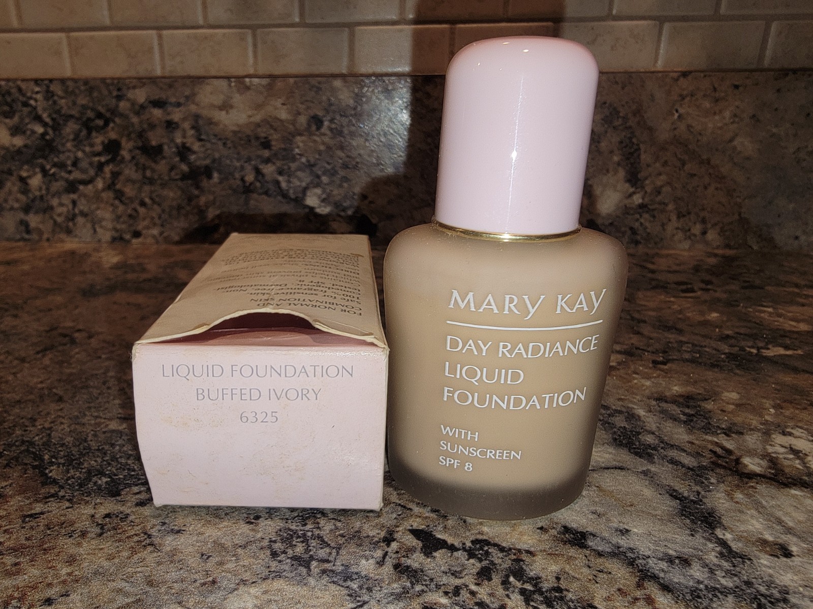 Mary Kay Day Radiance Liquid Foundation 6325 BUFFED IVORY with SPF8 1 Fl oz NOS