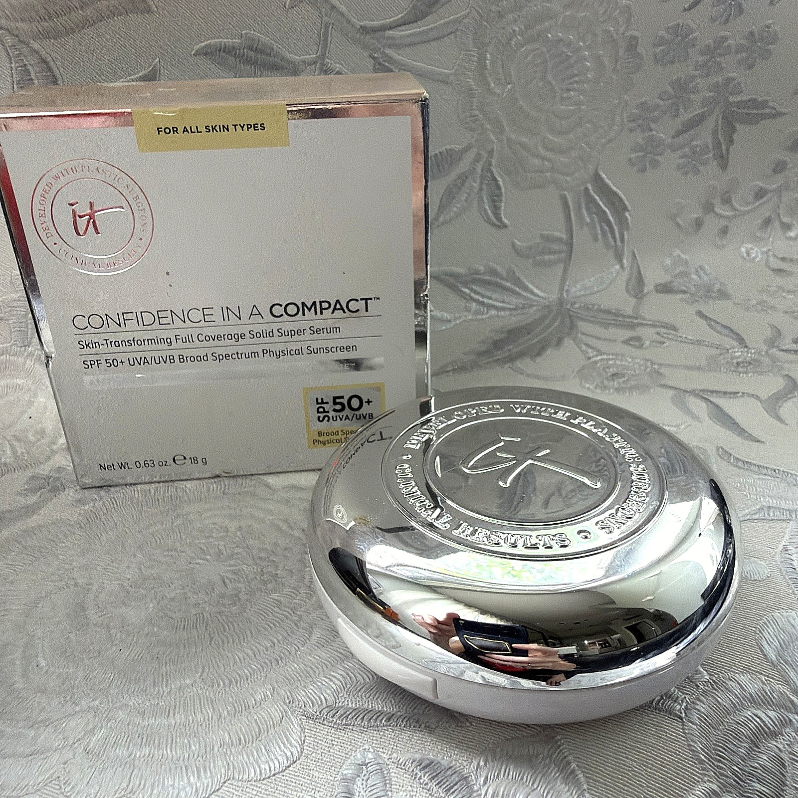 IT Cosmetics Confidence in a Compact with SPF 50 Plus – Light Rare