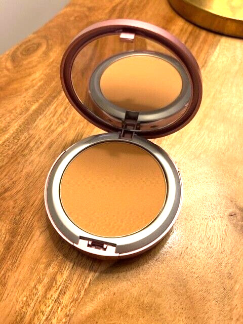 MALLY Poreless Perfection Foundation “Medium Tan” NEW! 0.39 oz.