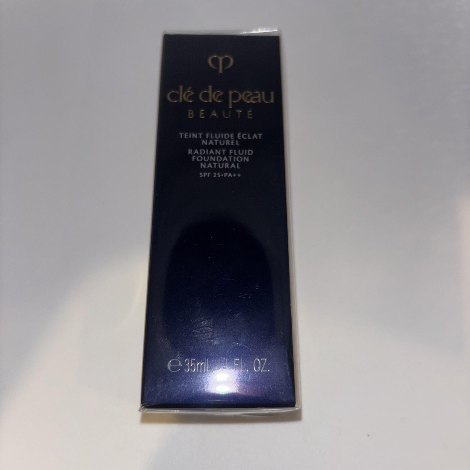 Cle De Peau Beaute Radiant Fluid Foundation B20 Light Medium Beige NIB Sealed