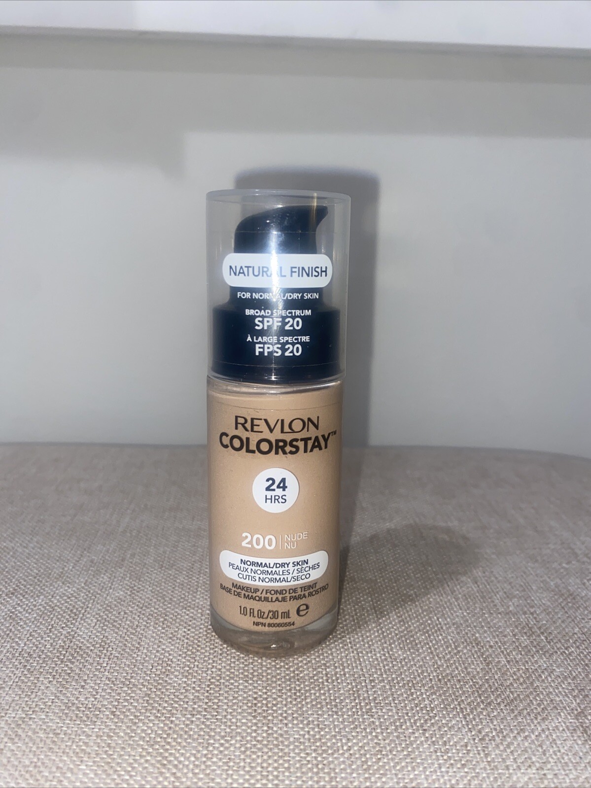 NEW- Revlon Colorstay Makeup Foundation, Shade 200 (Nude Nu), SPF/FPS 20