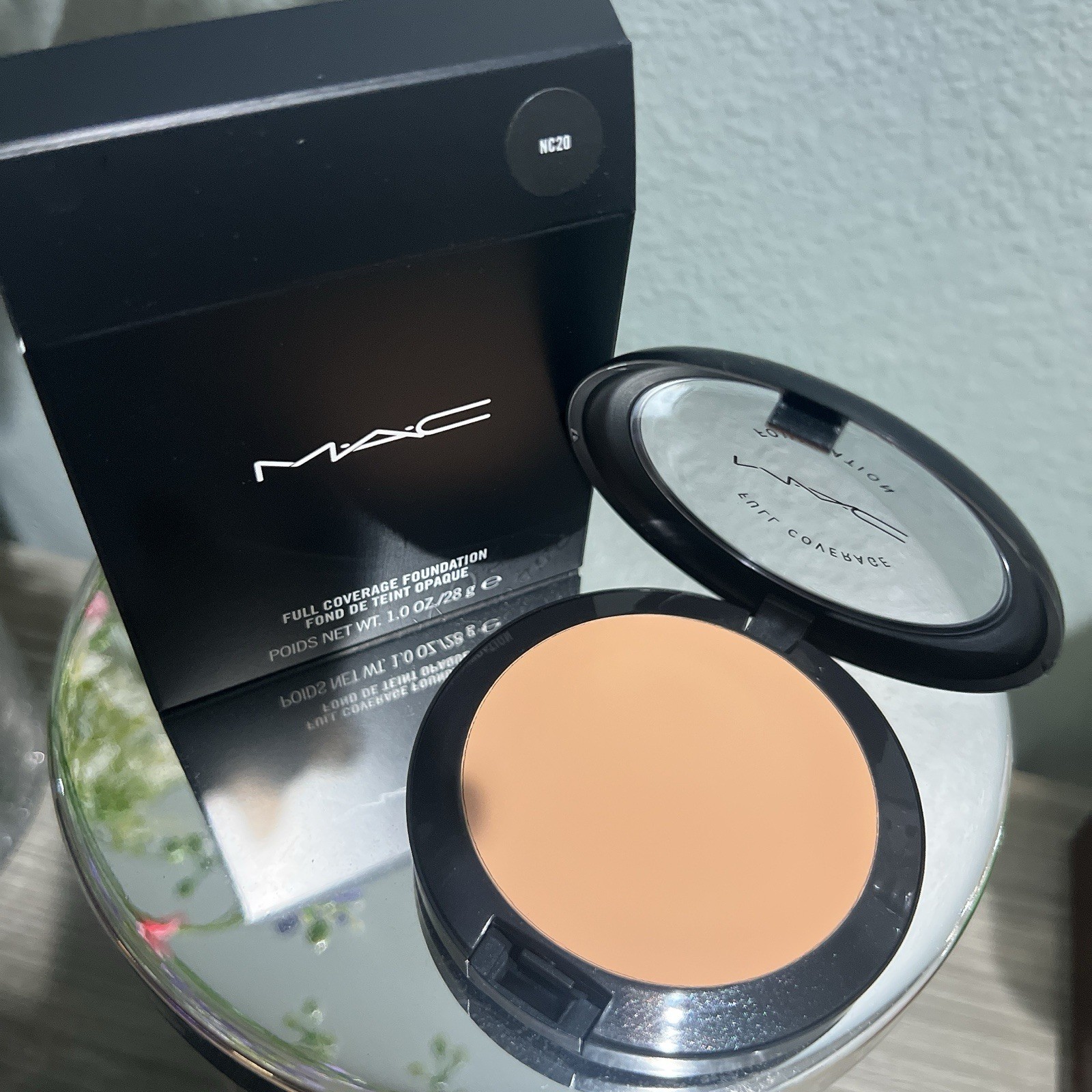 M·A·C Full Coverage Foundation ~ NC20 ~ 1 oz/28g NIB