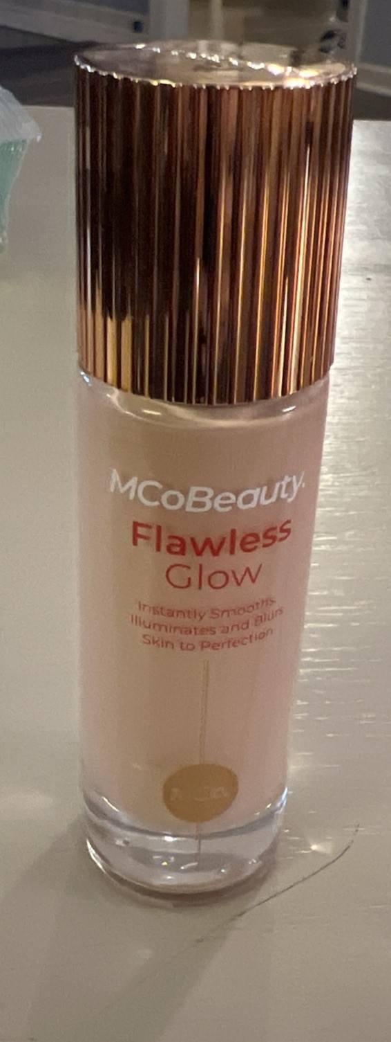 MCoBeauty Flawless Glow Multitasking Formula~2.5 Fair~New Sealed.