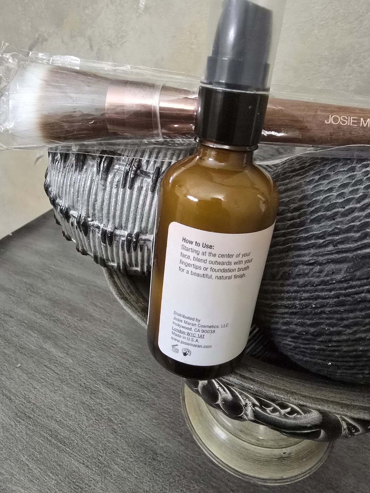 Josie Maran Argan Matchmaker Serum Foundation Fair/Light 2 oz With Brush NEW!