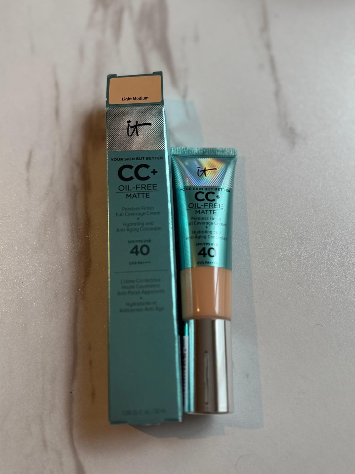 IT Cosmetics CC+ OIL FREE MATTE ~SPF40 / Light Medium 1.08 fl/32ml NEW in BOX