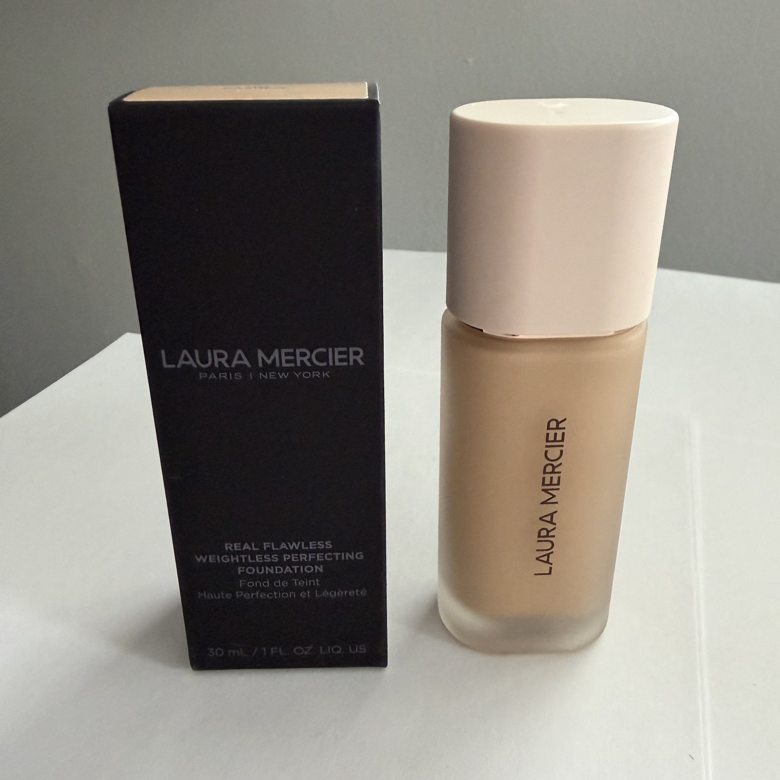 Laura Mercier Real Flawless Weightless Perfecting Foundation 2N1 Cashew 1 fl oz