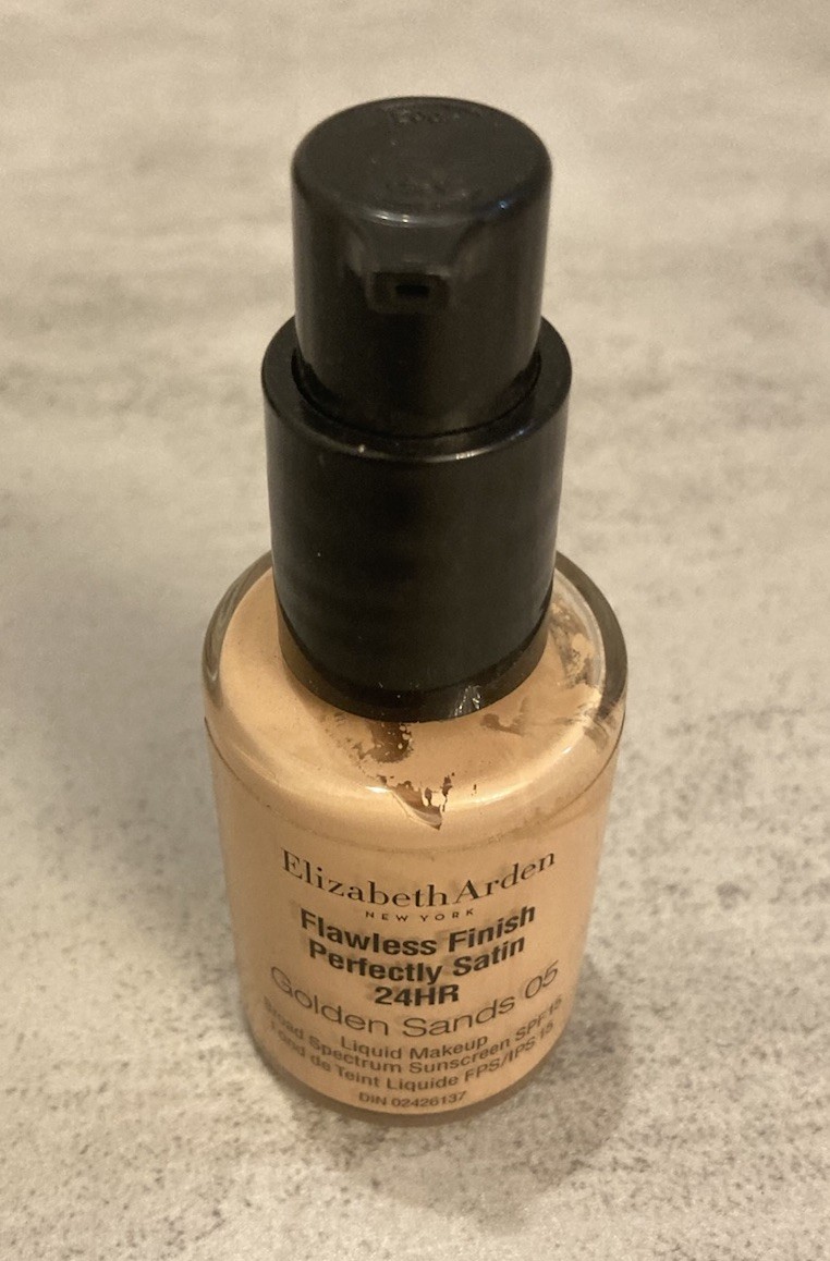 Elizabeth Arden Flawless Finish Perfectly Satin – Golden Sands 05 – 1 Oz NWOB