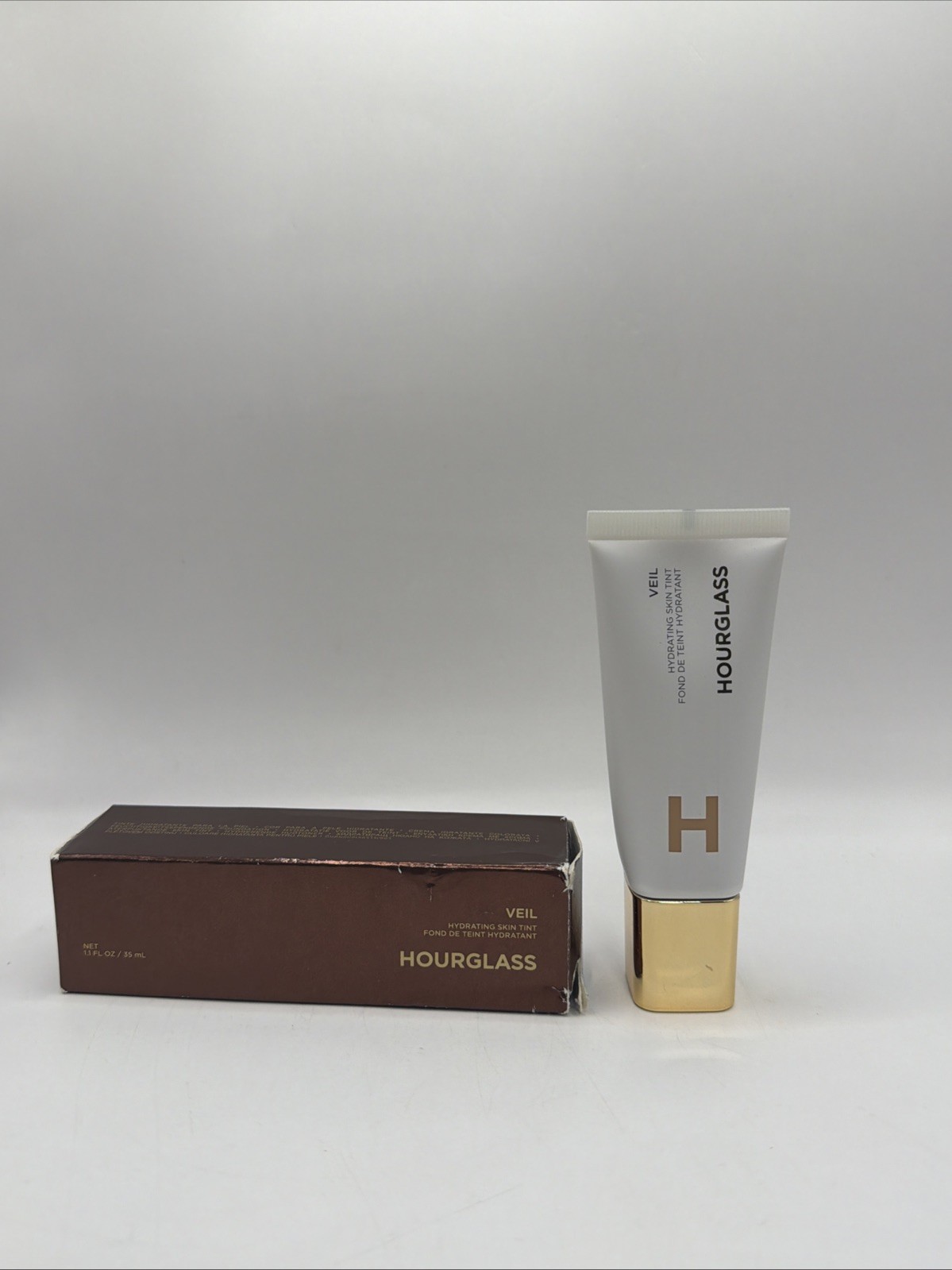 Hourglass Veil Hydrating Skin Tint Shade 9 Size 1.1floz/35ml Sealed Damaged Box
