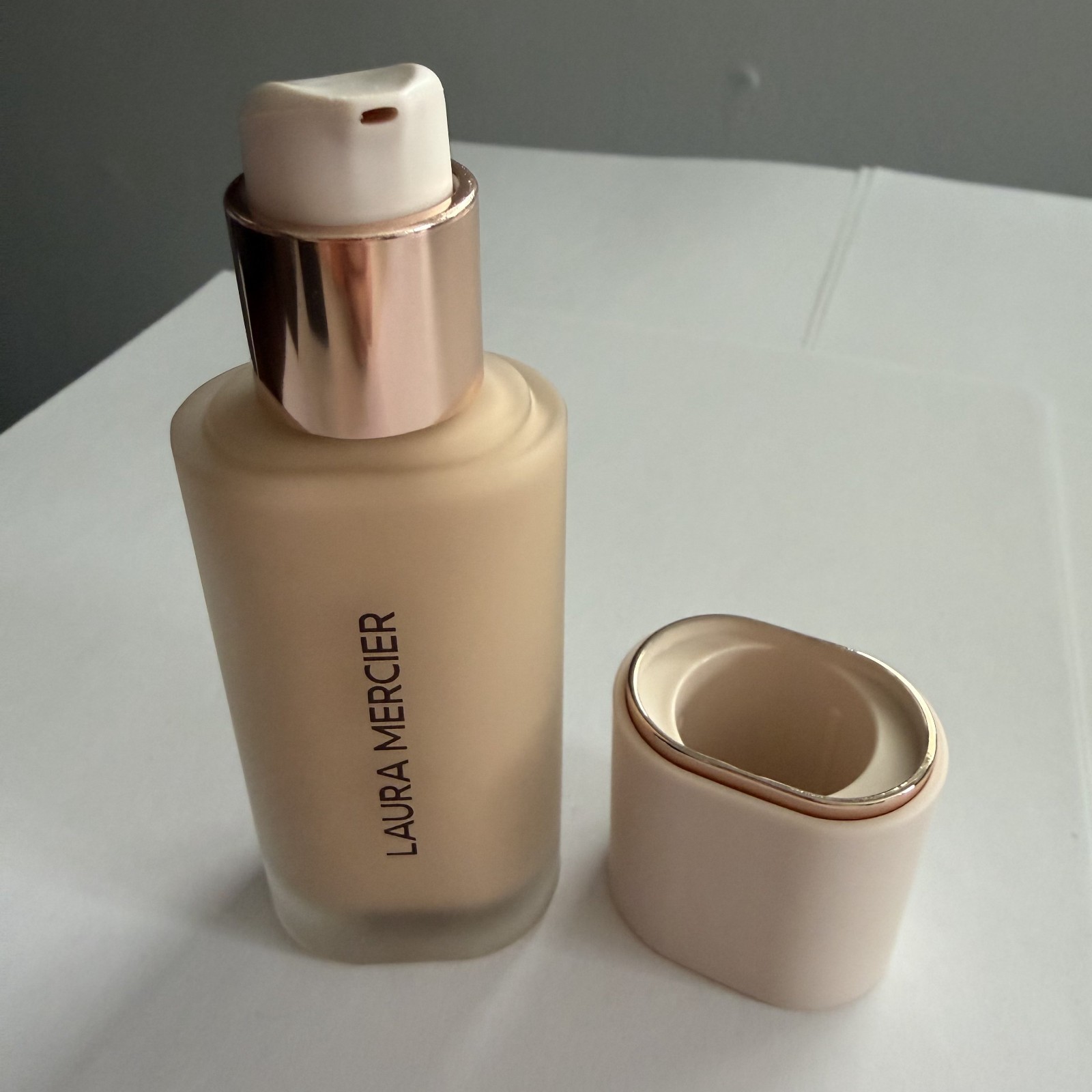 Laura Mercier Real Flawless Weightless Perfecting Foundation 2N1 Cashew 1 fl oz