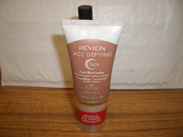 Revlon Age Defying Face Illuminator Bronze Light 040 Plus Bonus Gloss