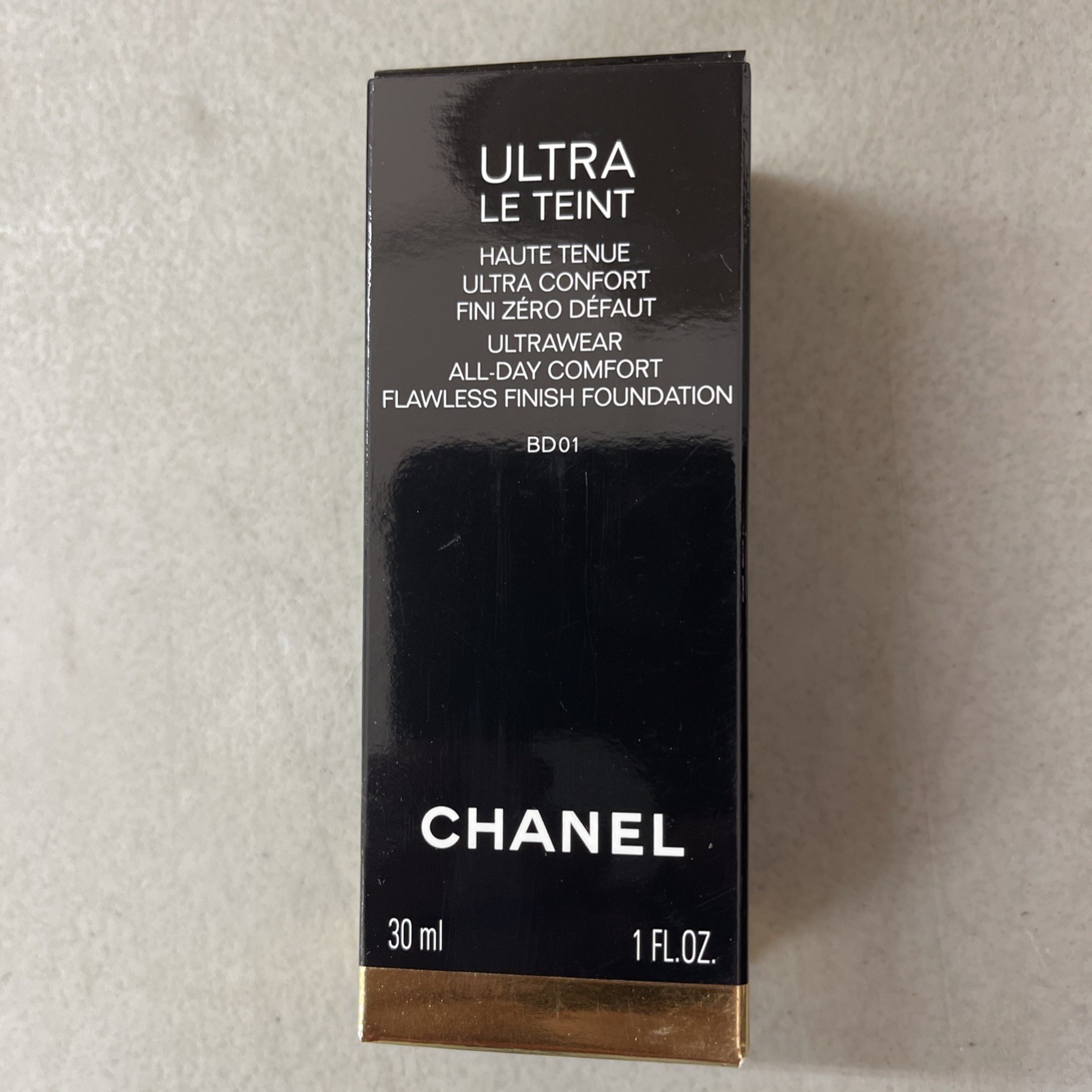 Chanel Ultra Le Teint Ultrawear All-Day Comfort Flawless Finish Foundation BD01