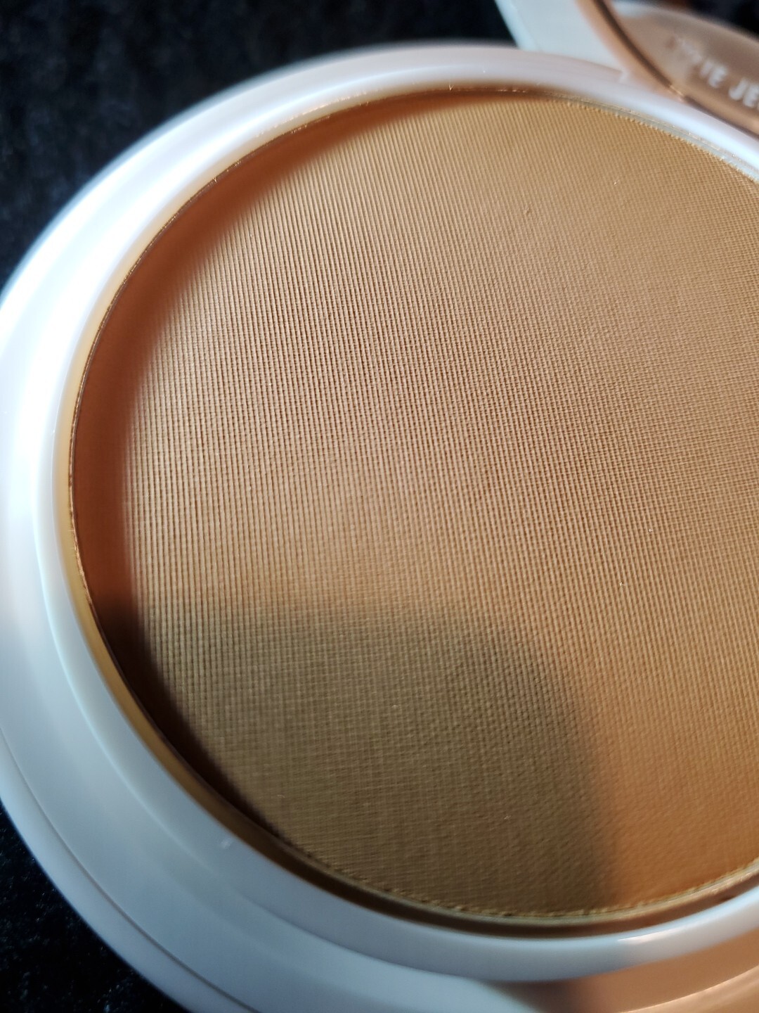 Kylie Cosmetics 8C Blur Powder Foundation
