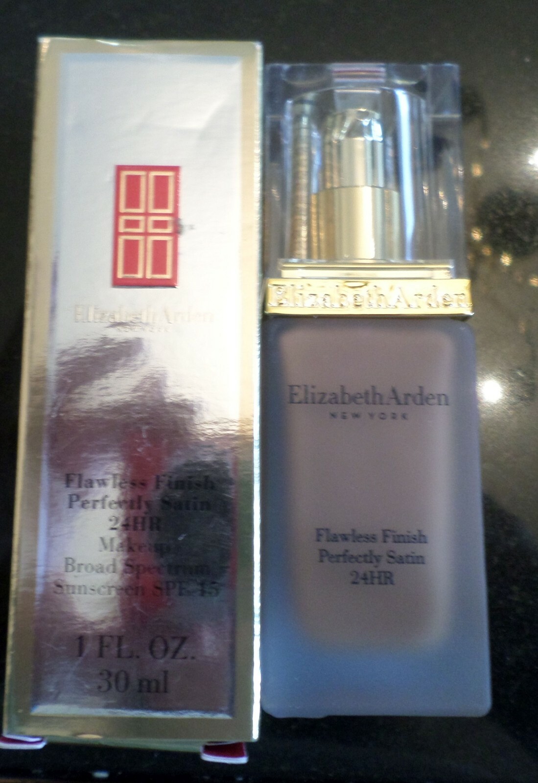 Elizabeth Arden Flawless Finish Perfectly Satin 24HR Makeup SPF 15 New Chsetnut