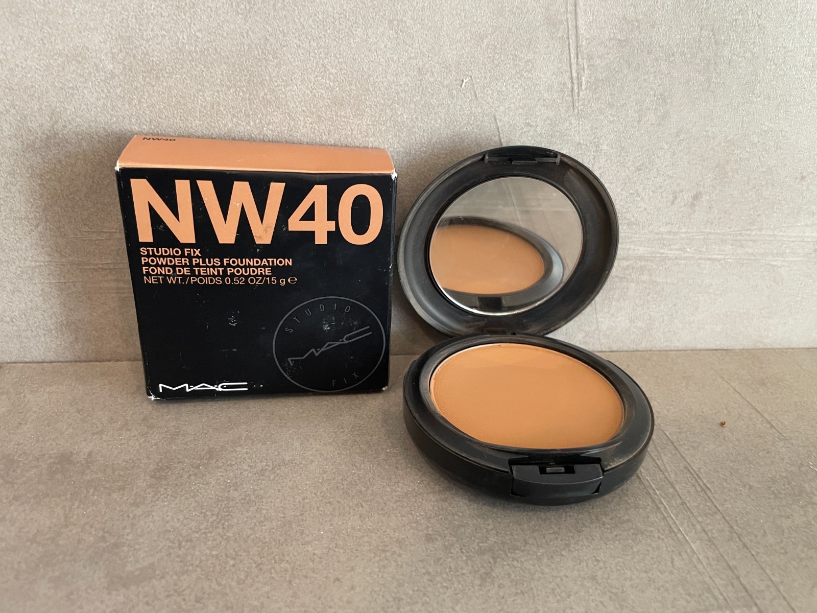 MAC Studio Fix Powder Plus Foundation NW40