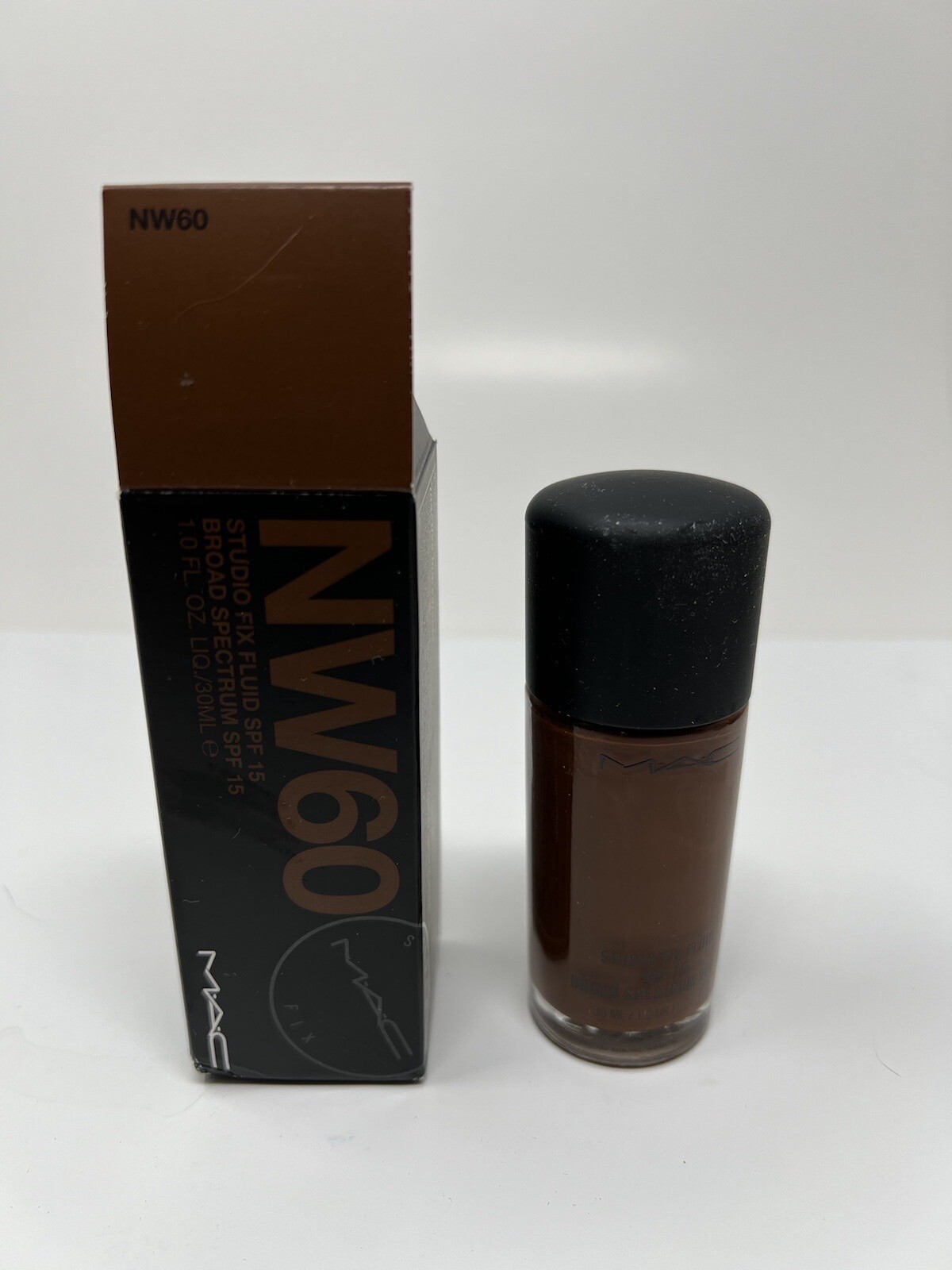 New MAC NW60 Studio Fix Fluid SPF 15 broad spectrum 1fl oz