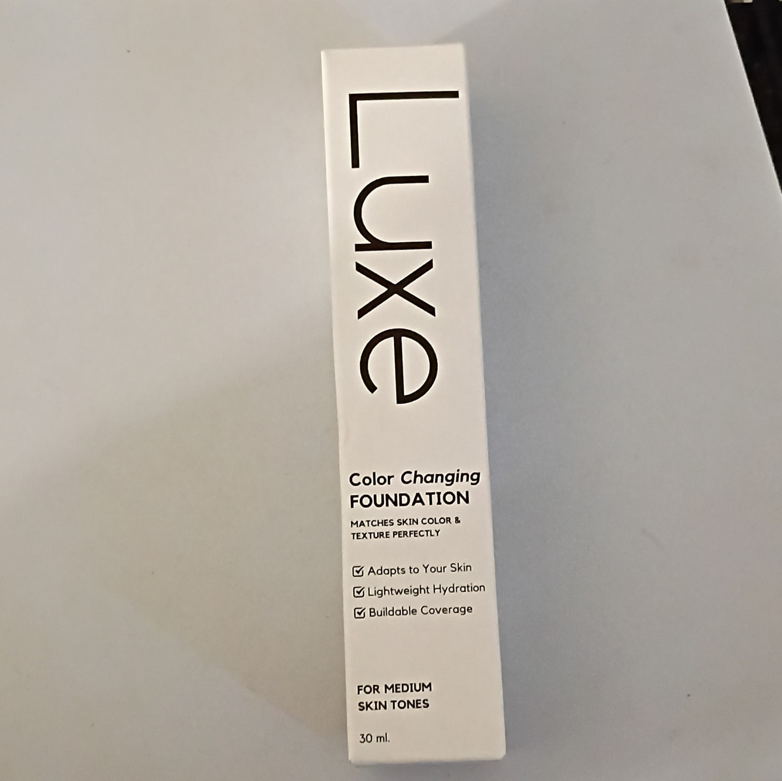 Luxe Color Changing Foundation 02 Medium 30 ml Hydrating Buildable Coverage
