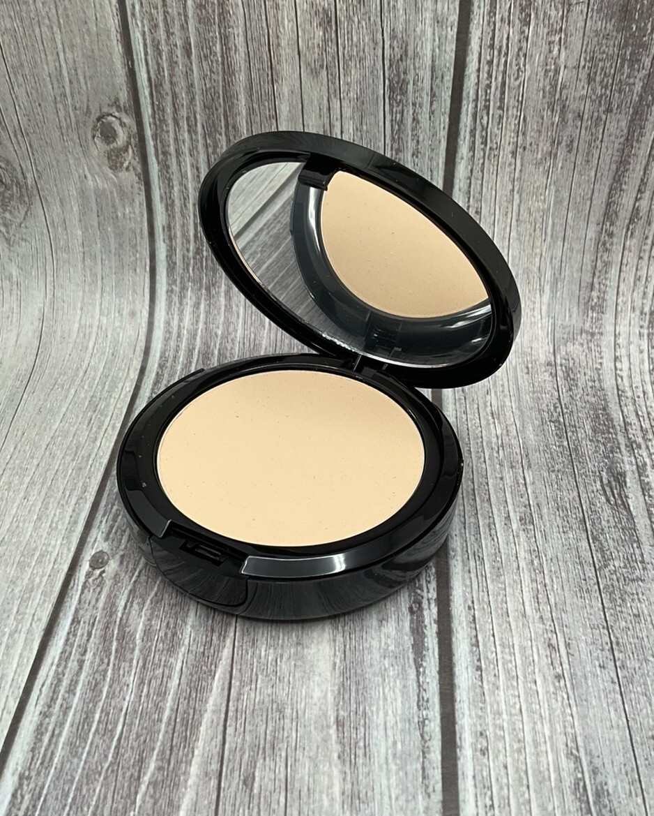 MALLY PORELESS PERFECTION FOUNDATION FAIR NWOB