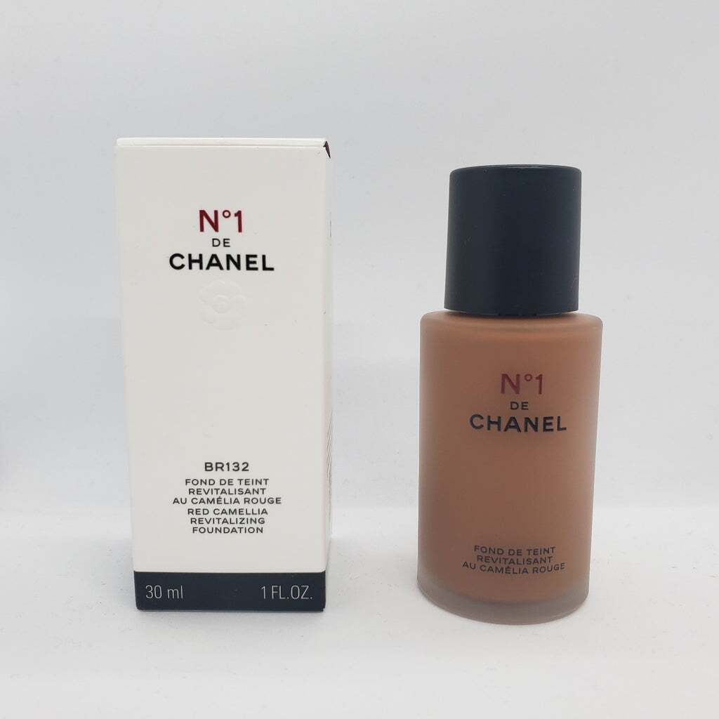 Chanel No.1 de CHANEL Red Camelia Revitalizing Foundation BR132 New