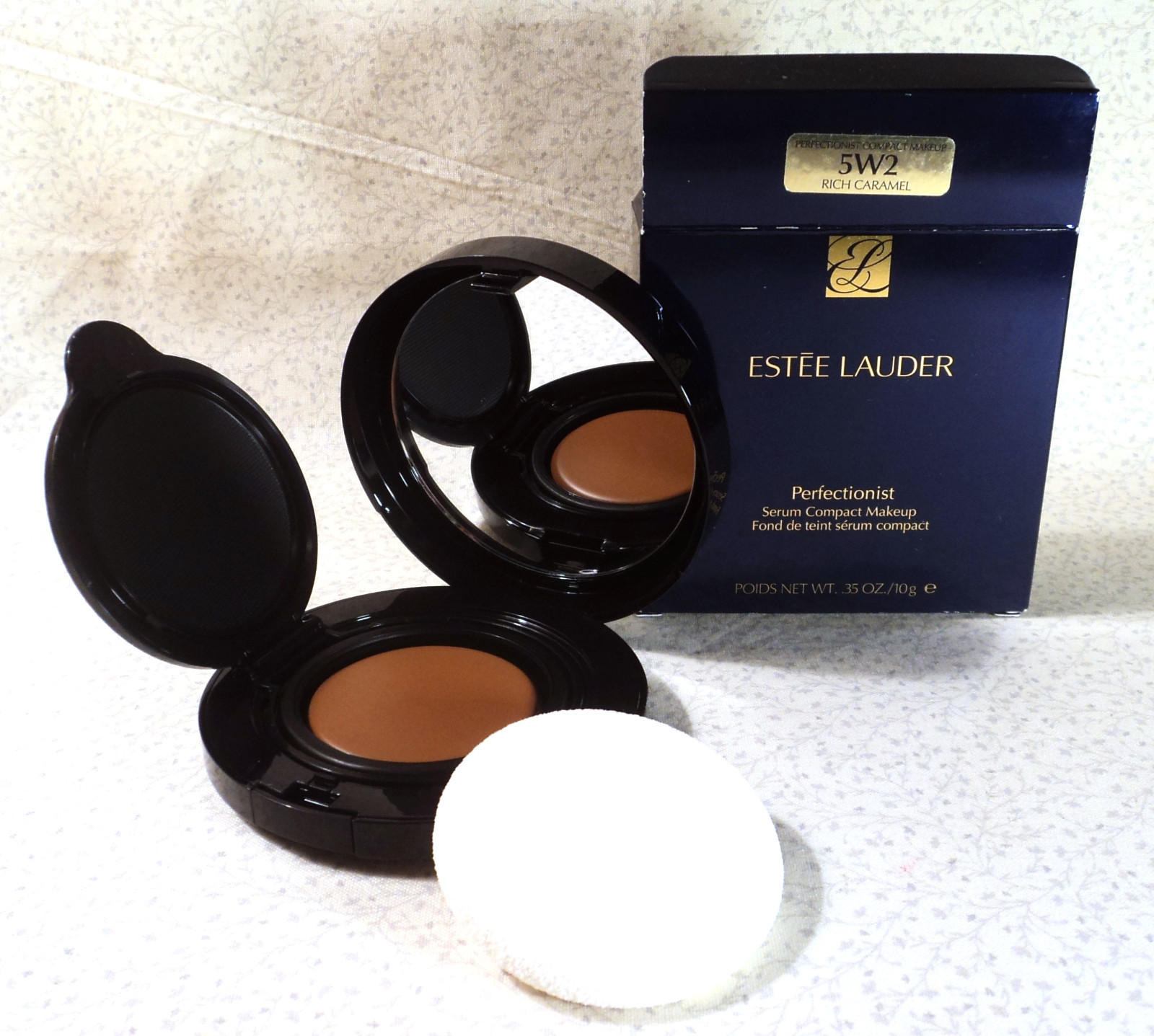 Estee Lauder Perfectionist Serum Compact Makeup – 5W2 Rich Caramel- .35 oz.- NIB