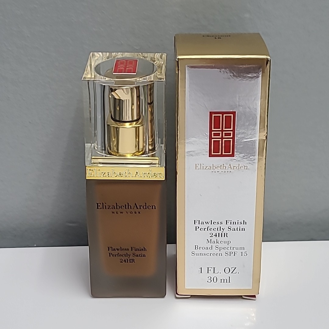 Elizabeth Arden Flawless Finish Perfectly Satin 24HR “18 CHESTNUT” SPF 15- 1oz