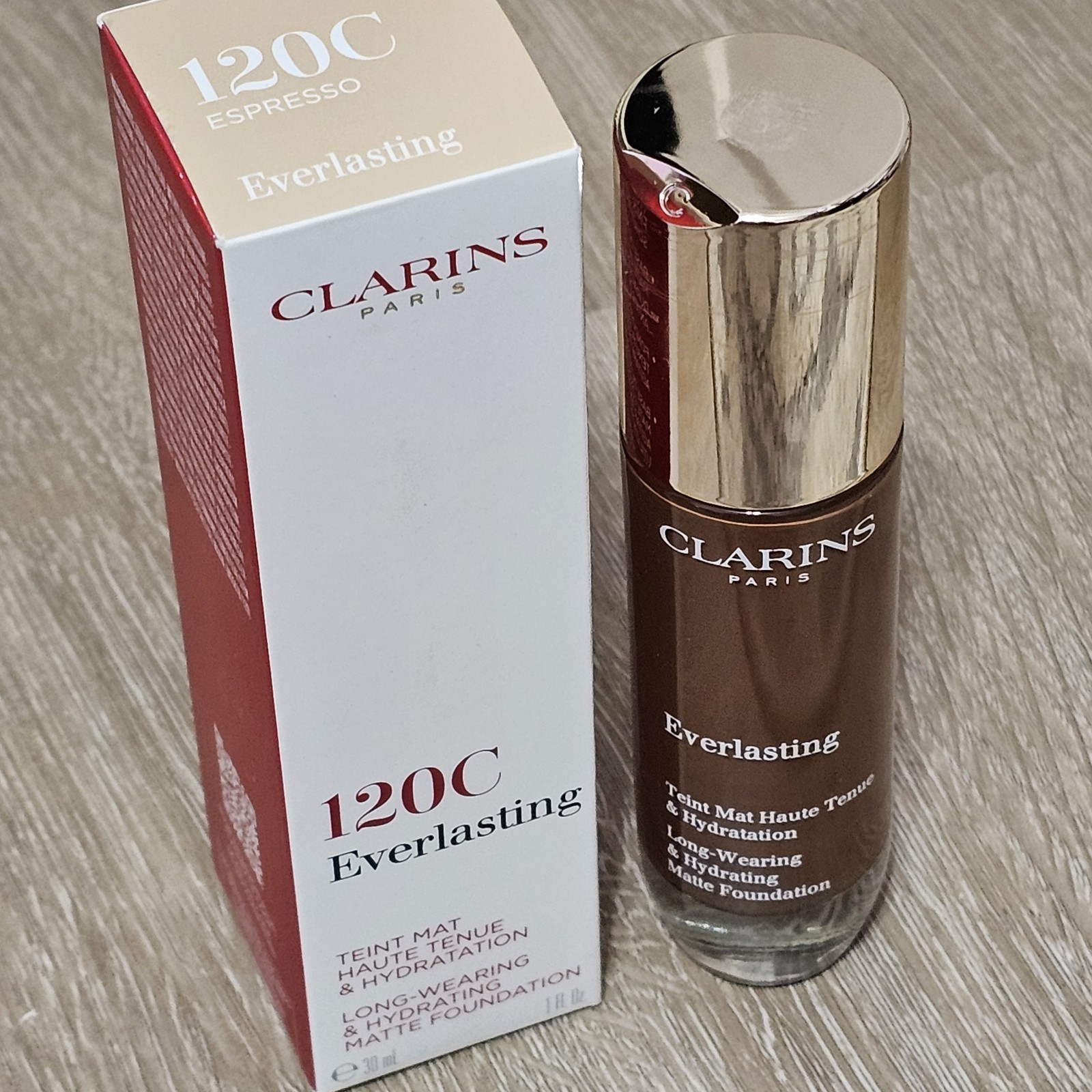 ⭐️NEW⭐️ Clarins – Everlasting Long-Wearing & Hydrating Matte Foundation, 120C