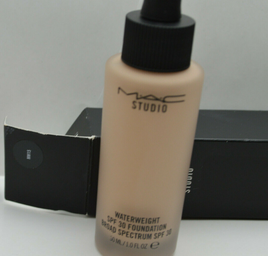 Mac Studio Waterweight SPF 30 Foundation 30ml. /1.0fl oz. NW15