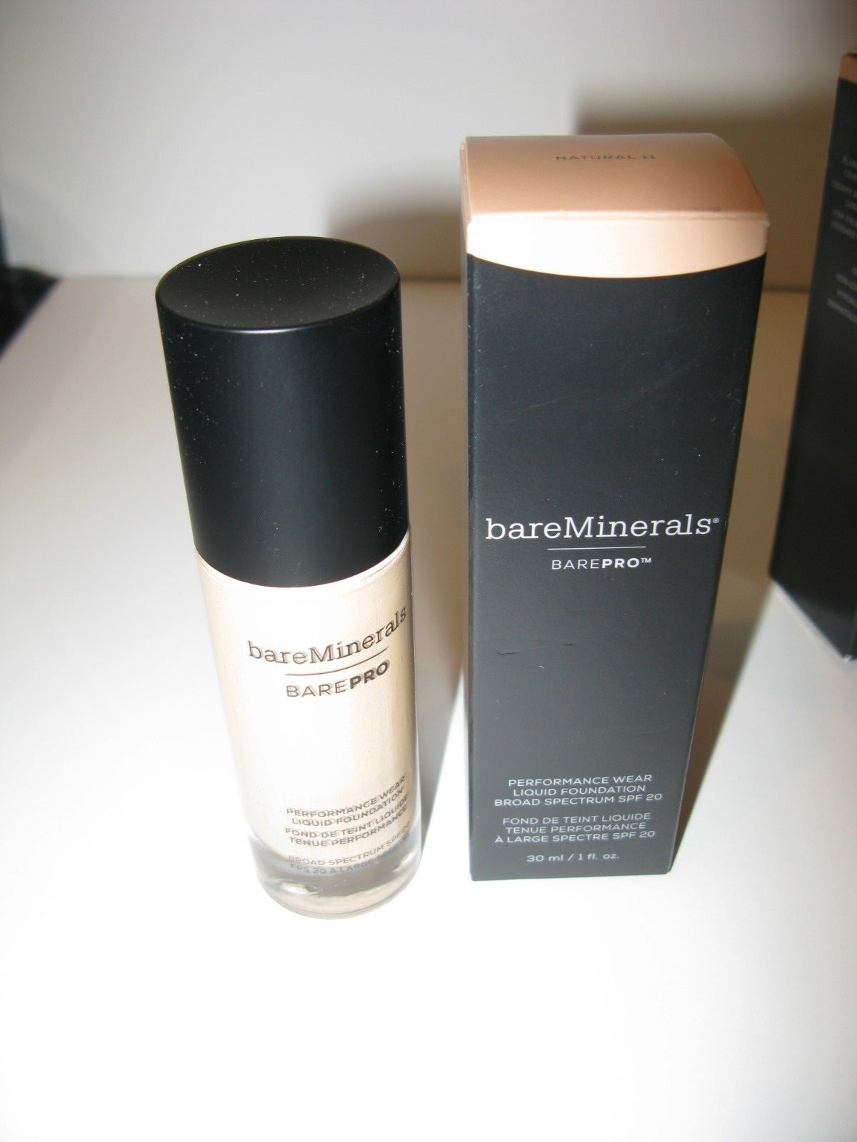 bareMinerals Performance Wear Liquid Foundation. 30 ml / 1 fl. oz.