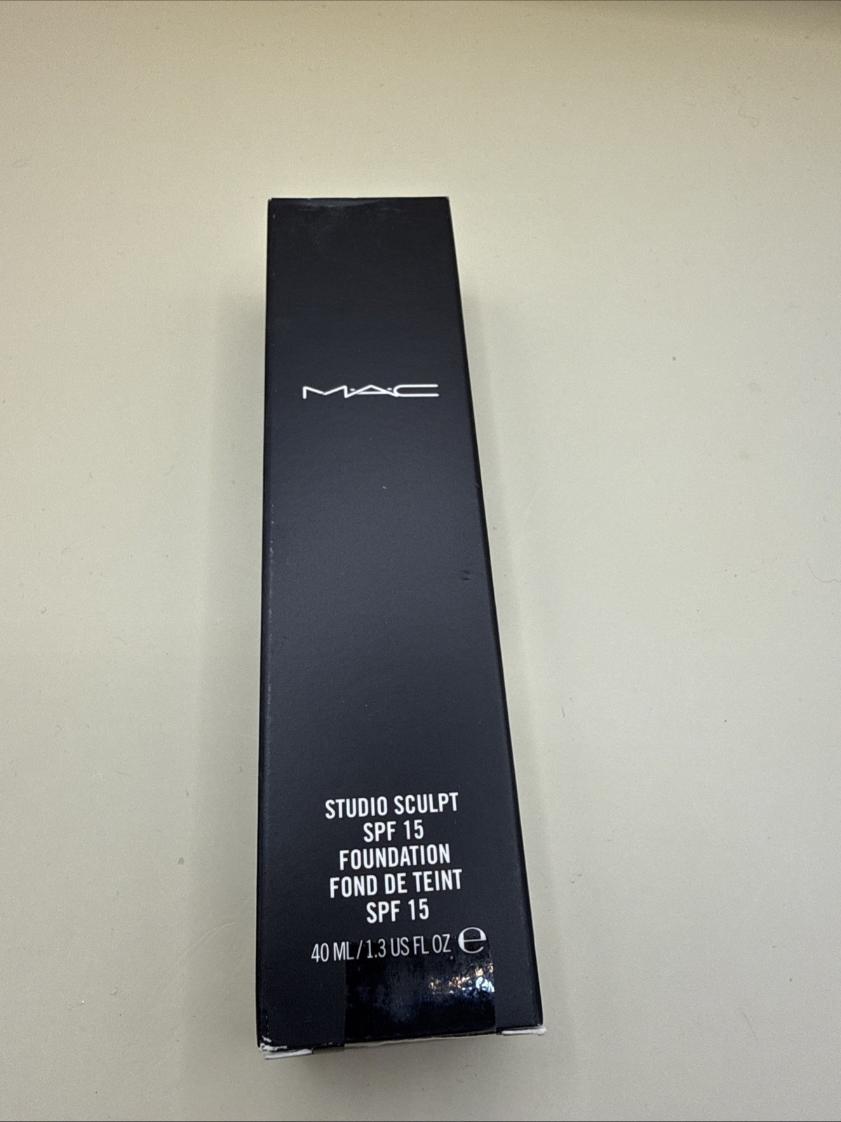 M.A.C Studio Sculpt Foundation SPF 15 NC20 1.3 fl oz/40ml New In Box