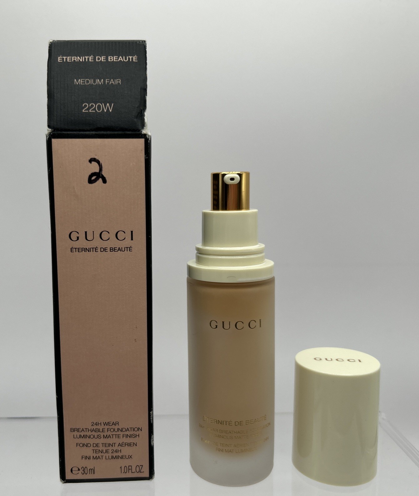 Gucci Foundation 24 Hour Full Coverage Luminous Matte Medium Fair 220W NIB 1 oz