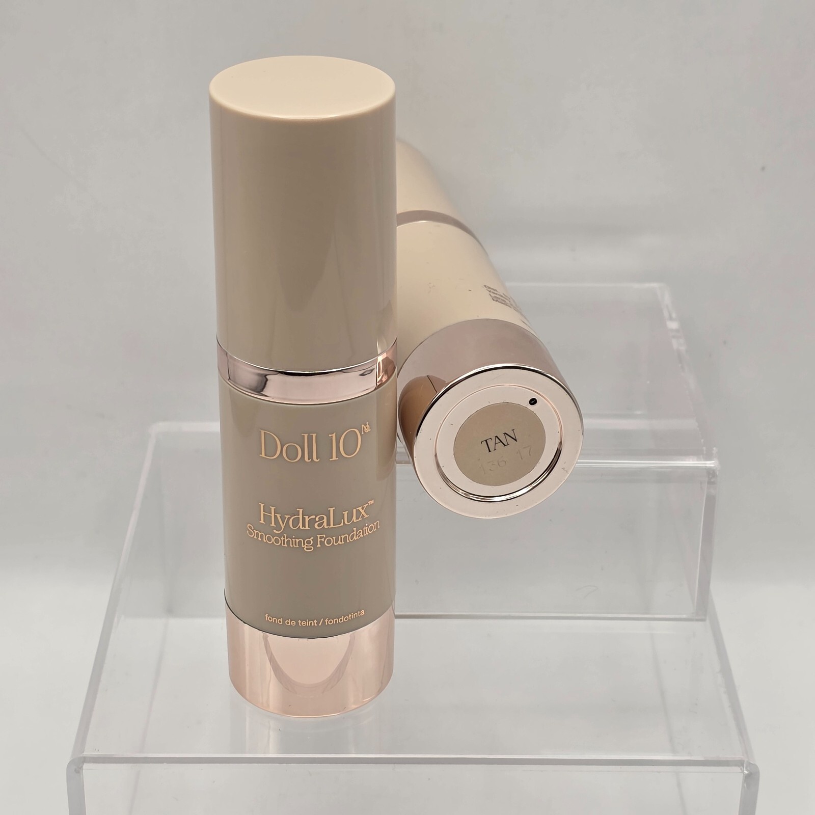 Doll 10 Hydralux Smoothing Foundation – Tan color – blends seamlessly – NEW