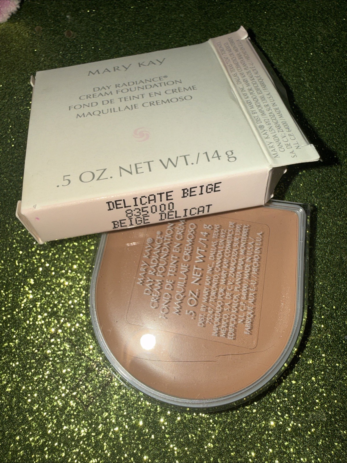 Mary Kay Day-Radiance Cream Foundation DELICATE BEIGE 835000 NIB RARE