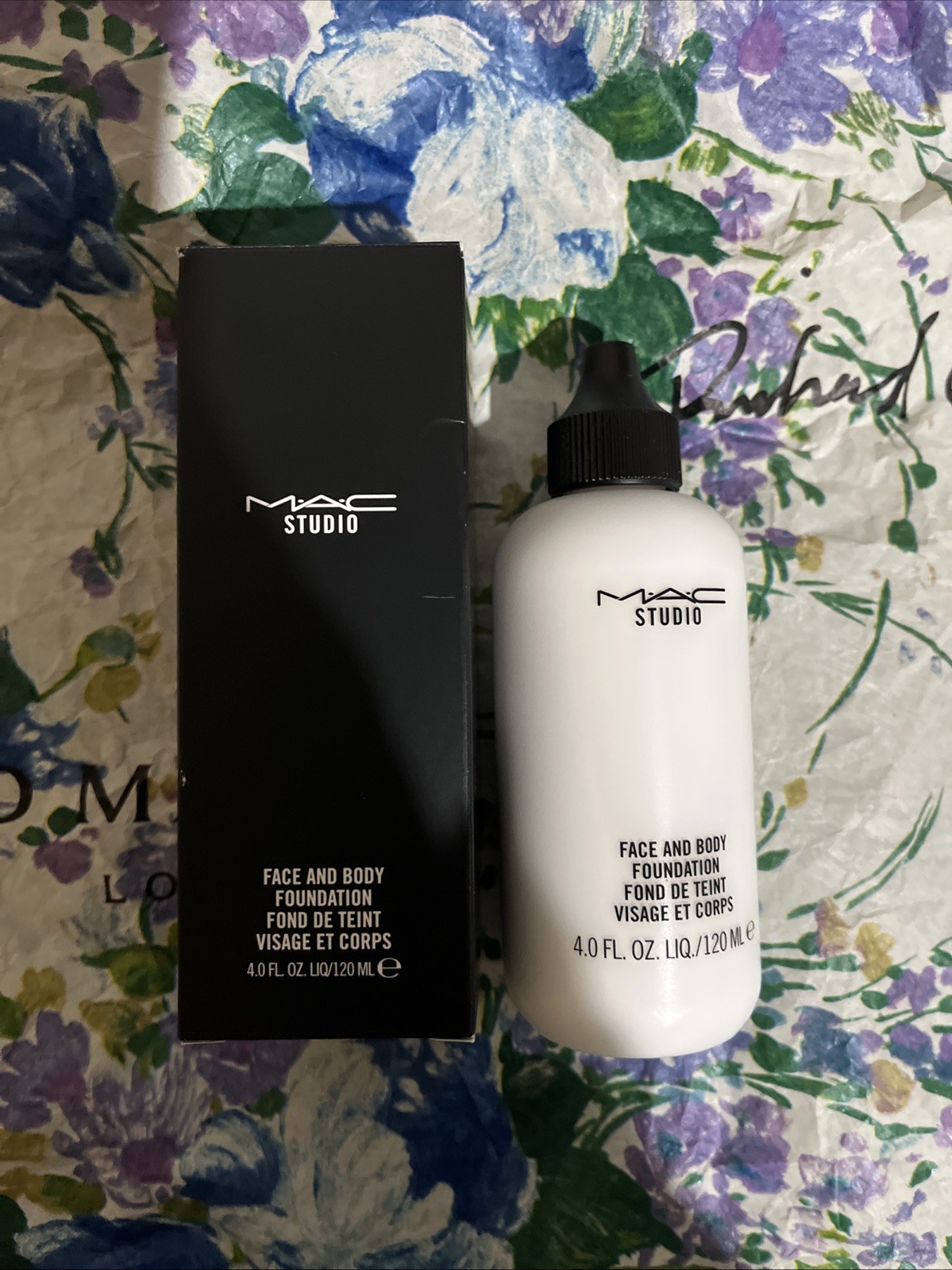 MAC Studio Face and Body Foundation (WHITE) 4oz/120ml NIB