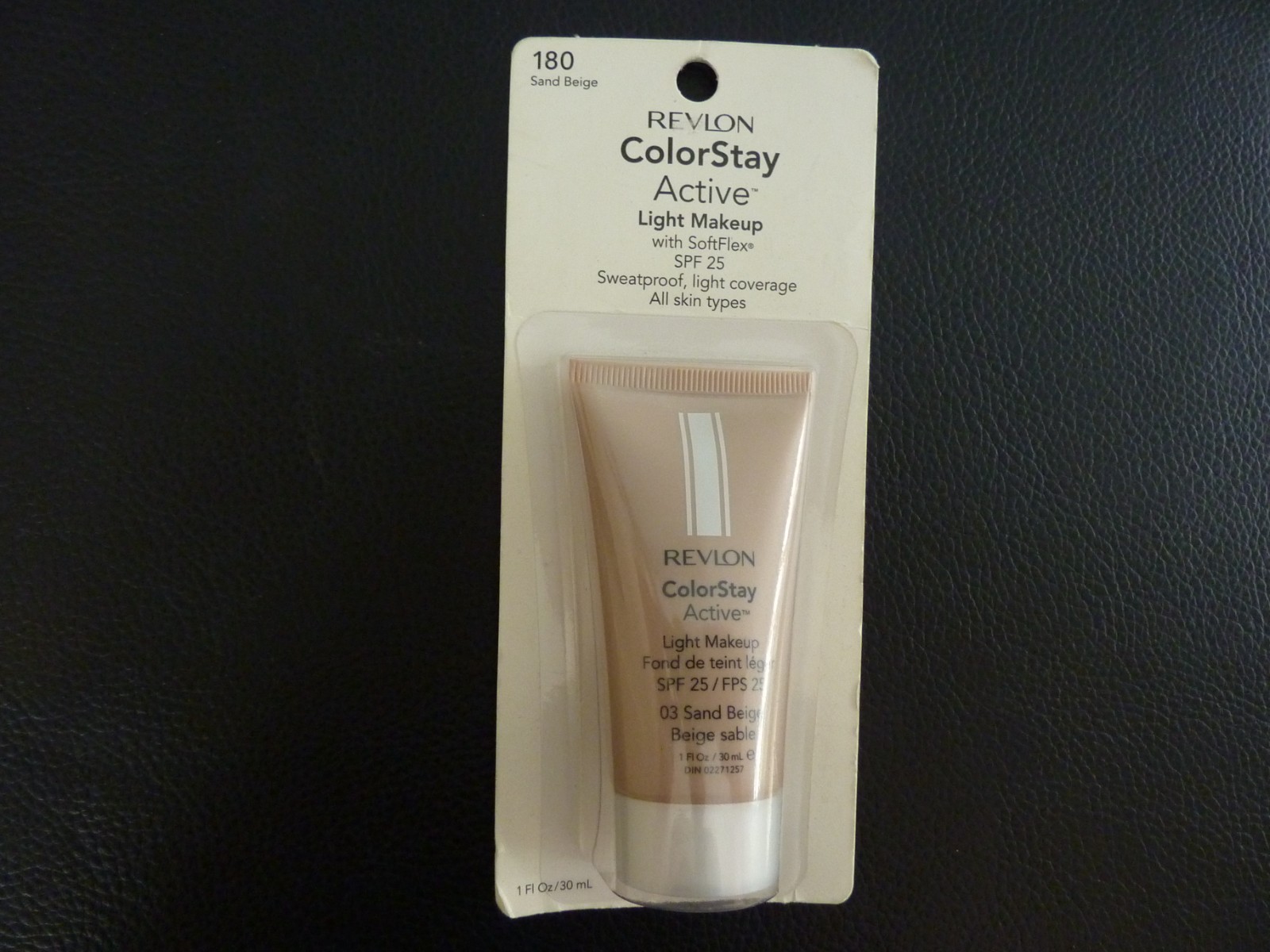 Revlon Active Light Makeup with SoftFlex – SAND BEIGE #180 – New / Sealed