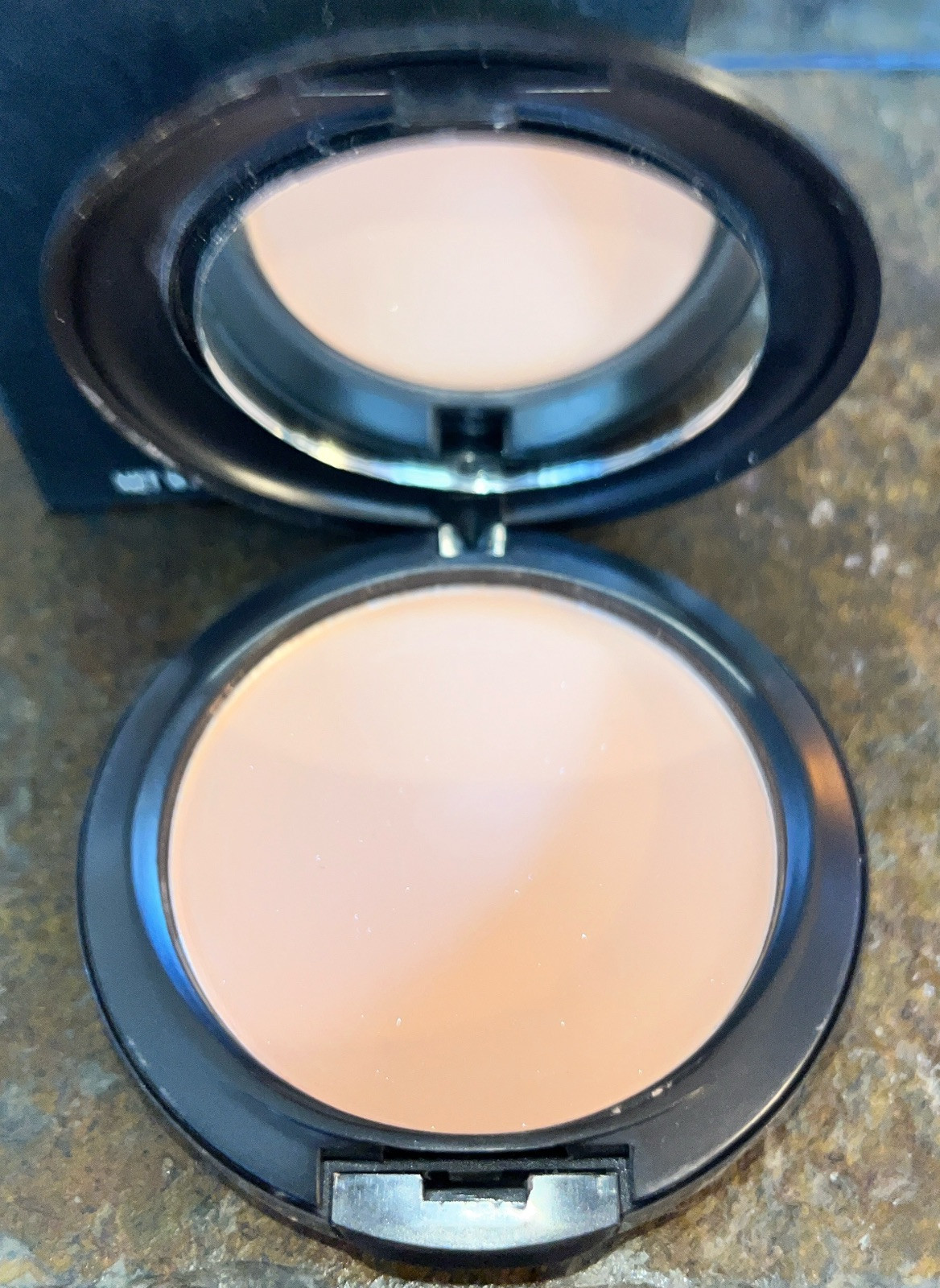 New In Box MAC Studio Fix Pressed Powder Plus Foundation 15g .52Oz NW40