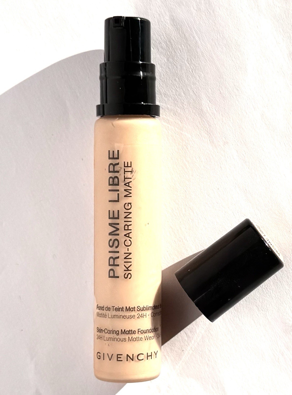 Givenchy Prisme Libre Skin Caring Matte Foundation 24HLuminous Matte 15ml 2-W110