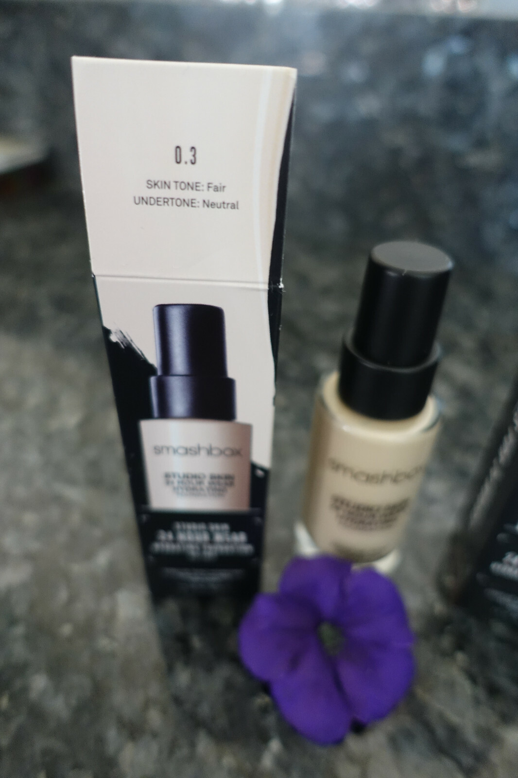 Smaxhbox studio skin 24 hour wear hydrating foundation new full size 1oz