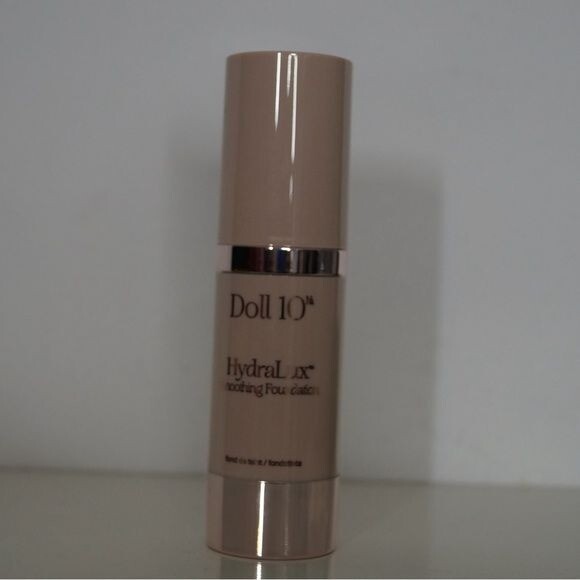 Doll 10 Hydralux Smoothing Medium Foundation NEW