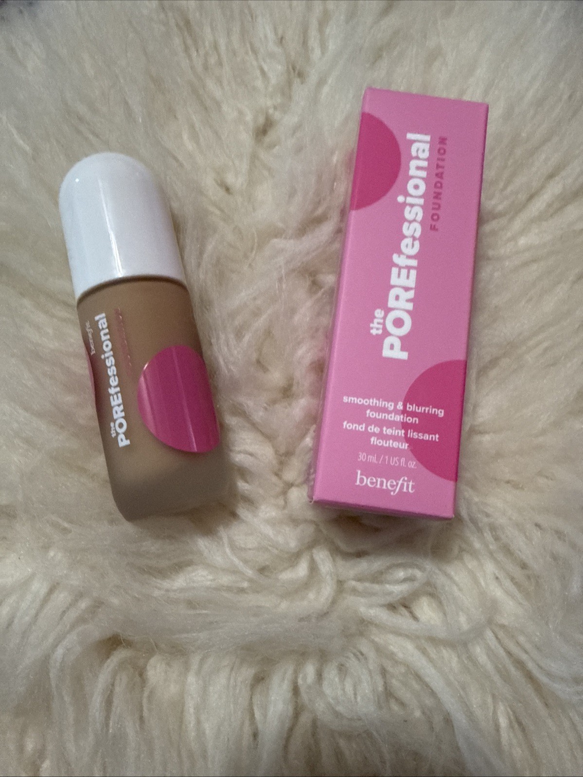Benefit Cosmetics Smoothing & blurring matte foundation 18W Proud Medium Warm