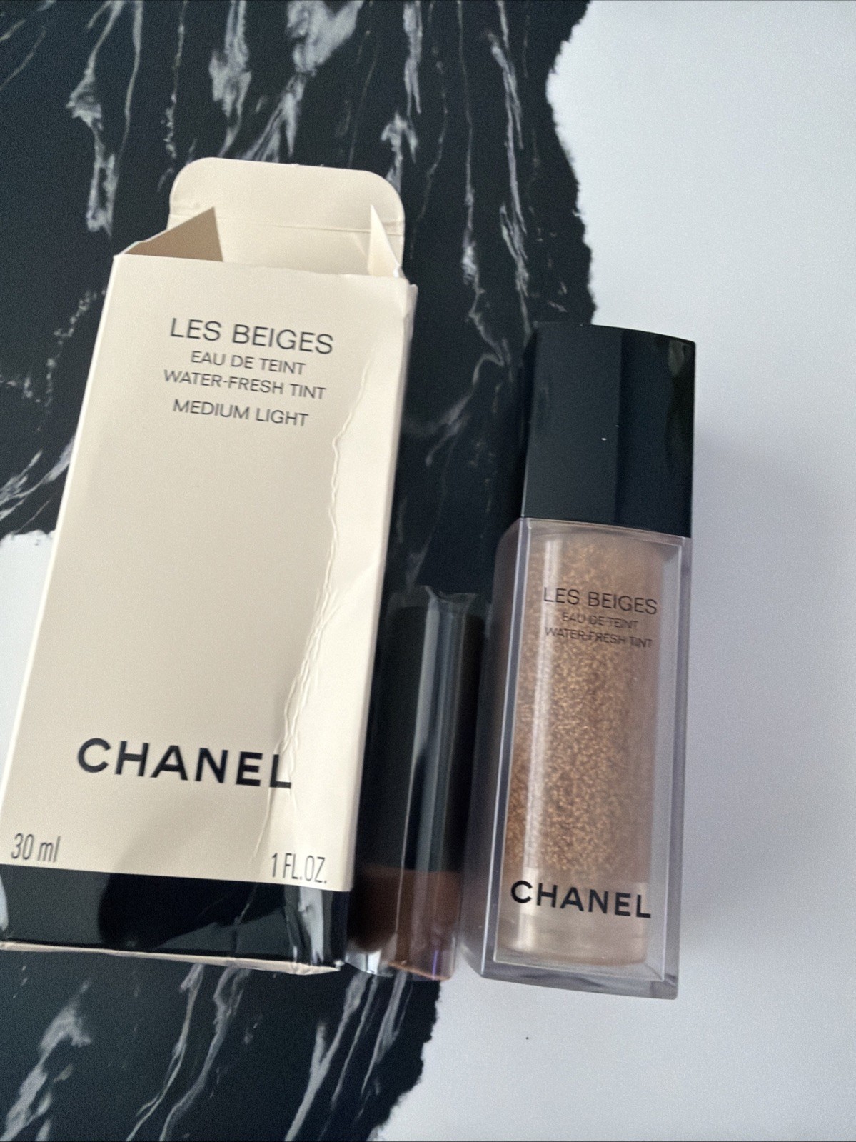 CHANEL LES BEIGES EAU DE TEINT WATER FRESH TINT MEDIUM LIGHT 1oz Read