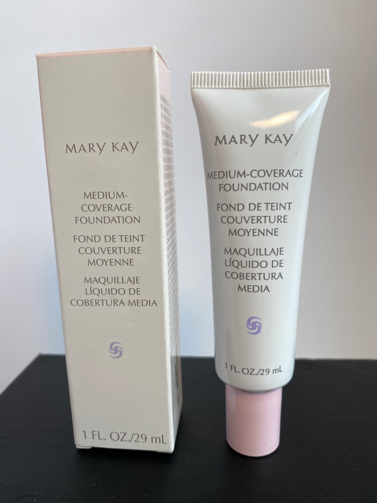 Mary Kay MEDIUM Coverage Foundation Ivory 202 (356800) New in Box