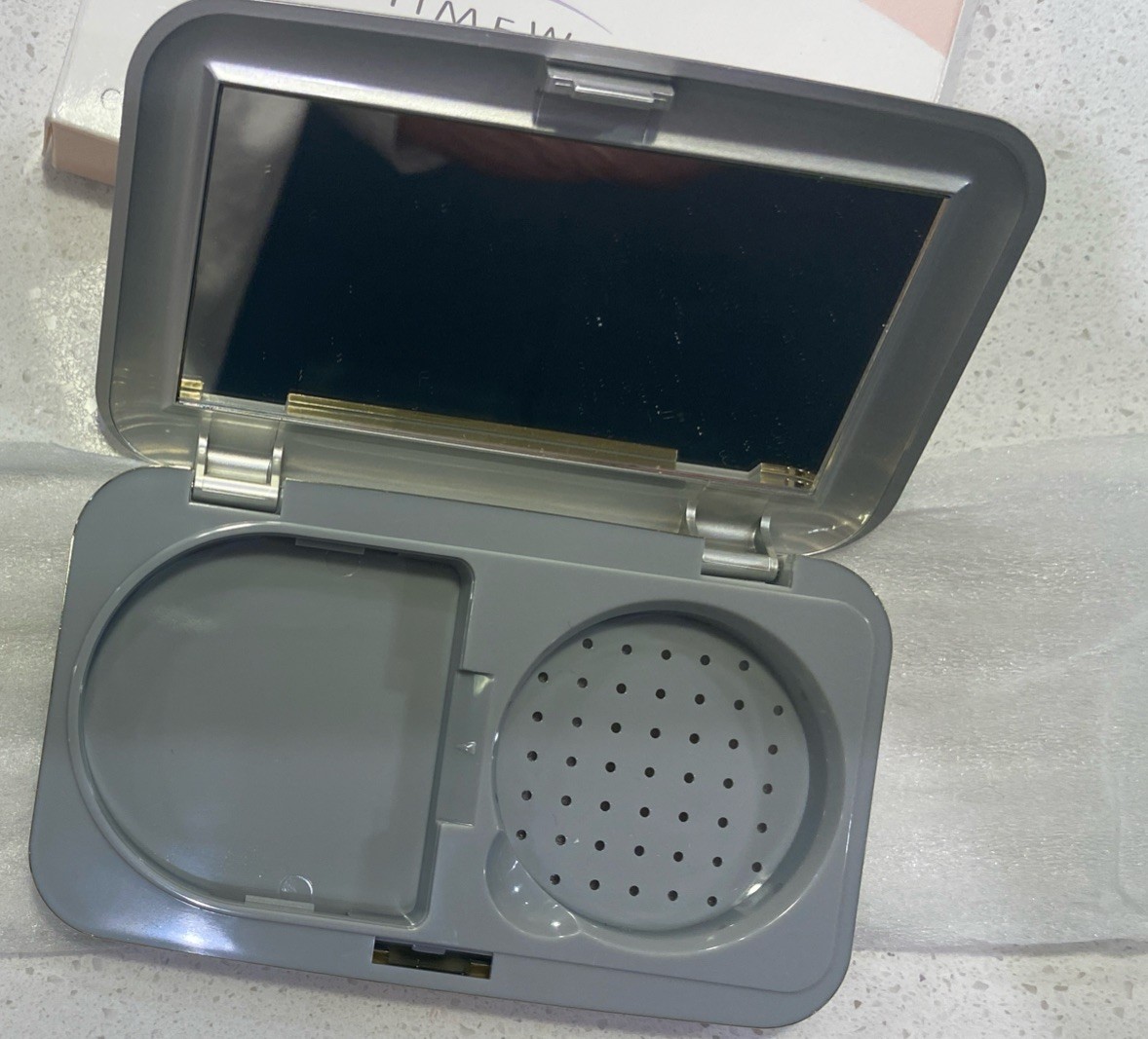 DISCONTINUED Rare MARY KAY Foundation Compact with Mirror (Empty) NEW!