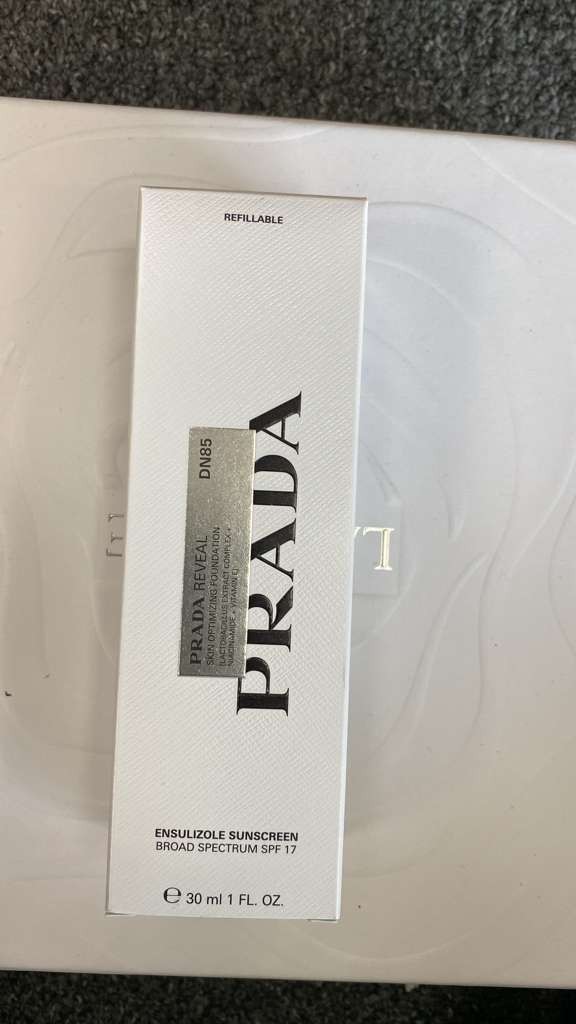 Prada Reveal Skin Optimizing Refillable Soft Matte Foundation DN85