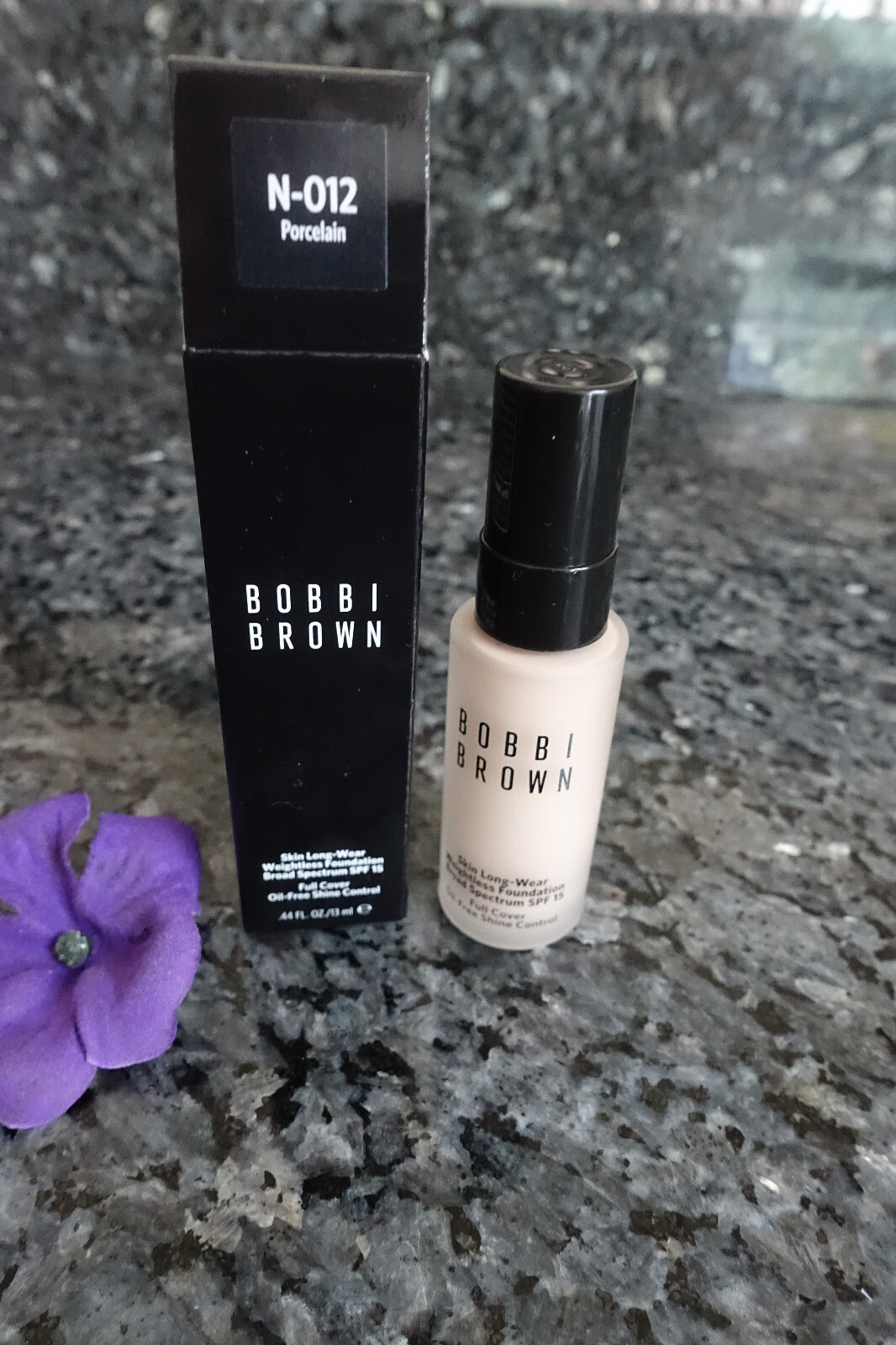 Bobbi Brown skin long wear weightless foundation select 1 shade travel size .44o