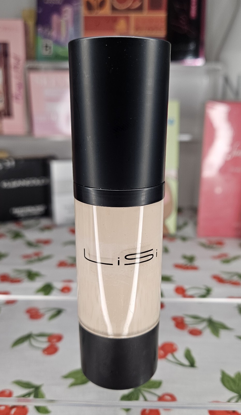 LiSi Liquid Foundation With SPF 15 (100 Silk Veil)