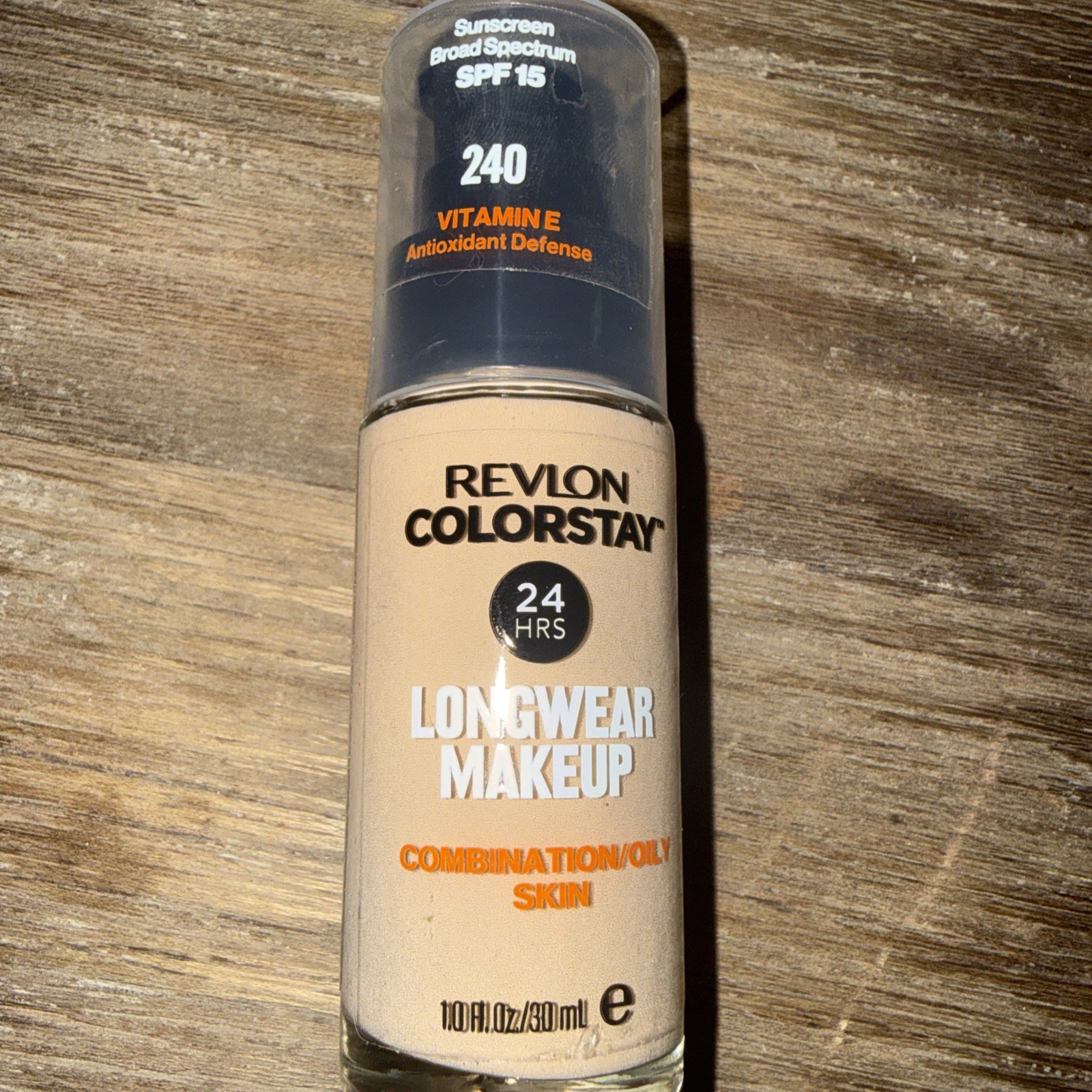NEW Revlon ColorStay Makeup Foundation For combination/oily 240 Medium Beige
